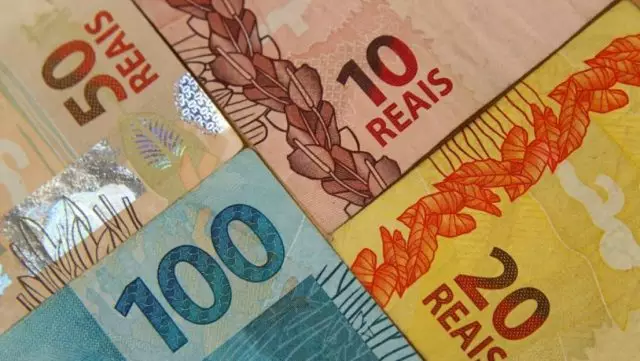 ilustração de notas de reais representando o aporte.